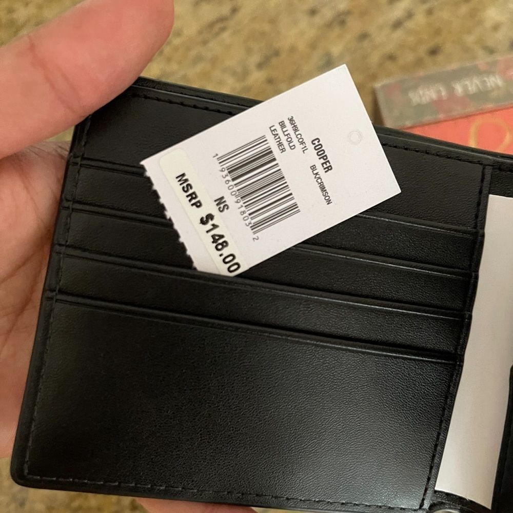 New mk men’s wallet 🧔🏽♂️ - Picture 6 of 6
